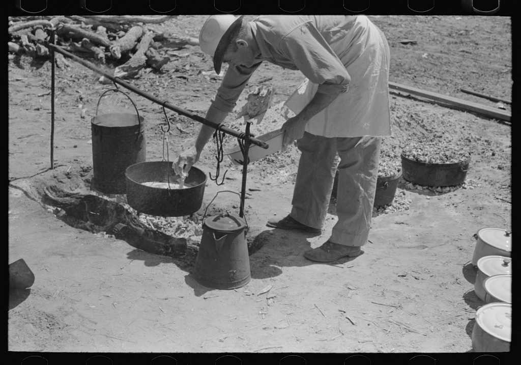 Camp cook working over an open fire, cattle ranch near Spur, Texas. May 1939.